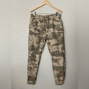 CSG Men's Camouflage Jogger Pants size medium / large